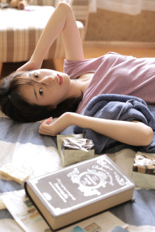 兰姨不敢发出一点声音怕吵醒风